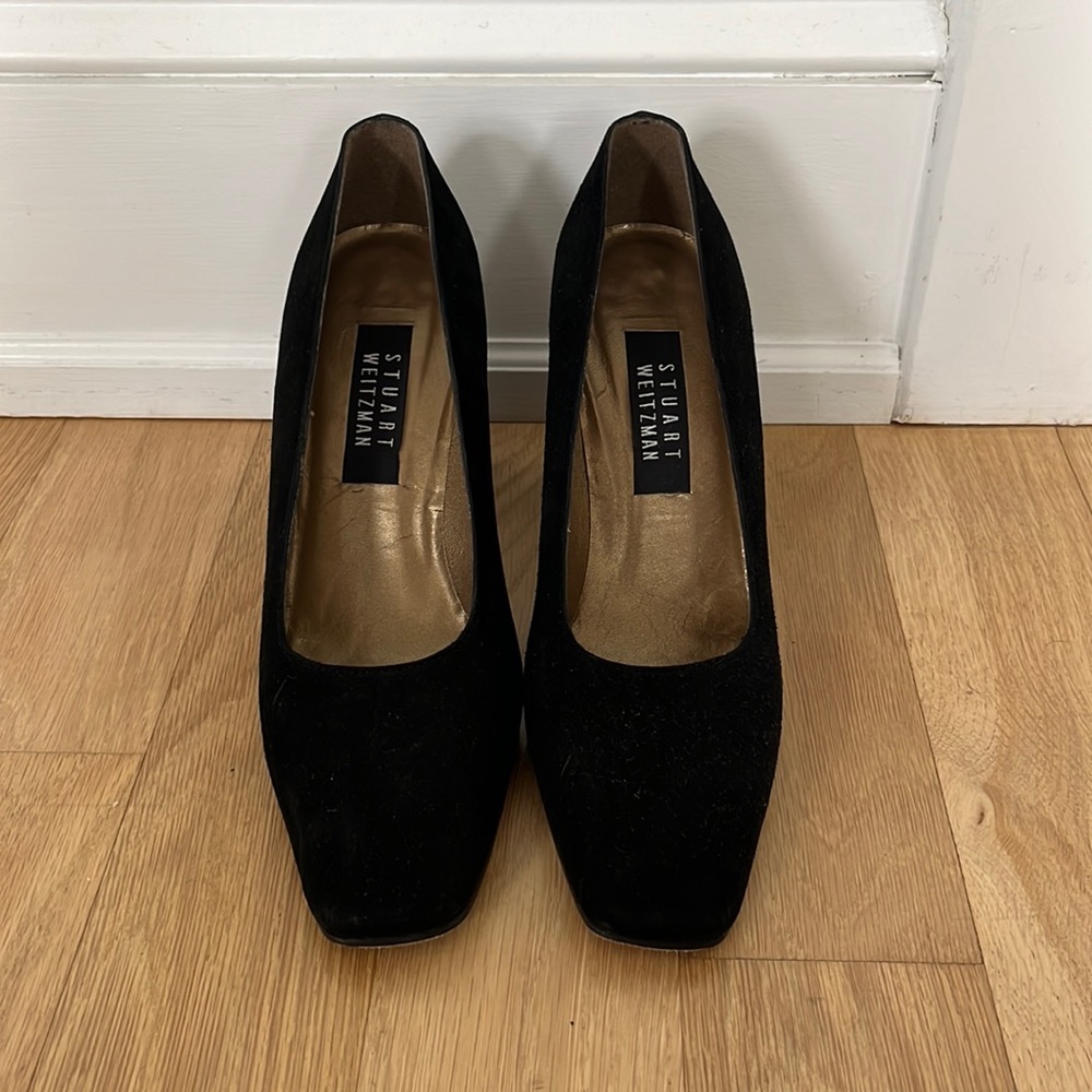 stuart weitzman black pumps